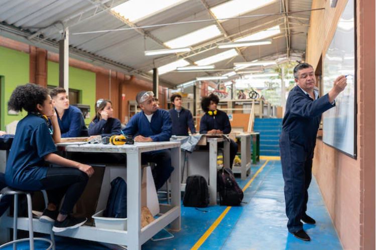 Recruiting Talent for the Oil and Gas Industry: Proven Strategies to Attract and Retain Top Engineers and Specialists 7 Tuyển Dụng Nhân Tài Cho Ngành Dầu Khí: Bí Quyết Thu Hút Và Giữ Chân Kỹ Sư Và Chuyên Gia Hàng đầu